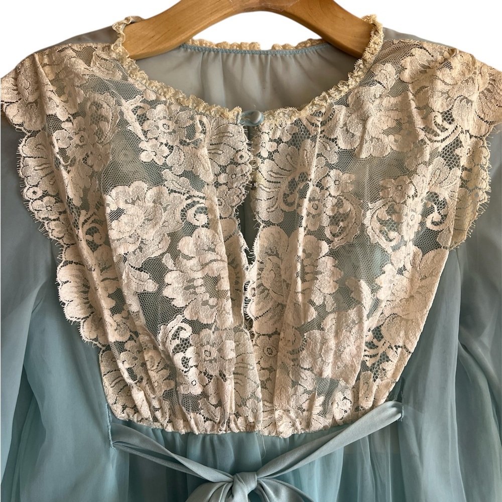Blue and Cream Lace Robe - Picture 2 of 4